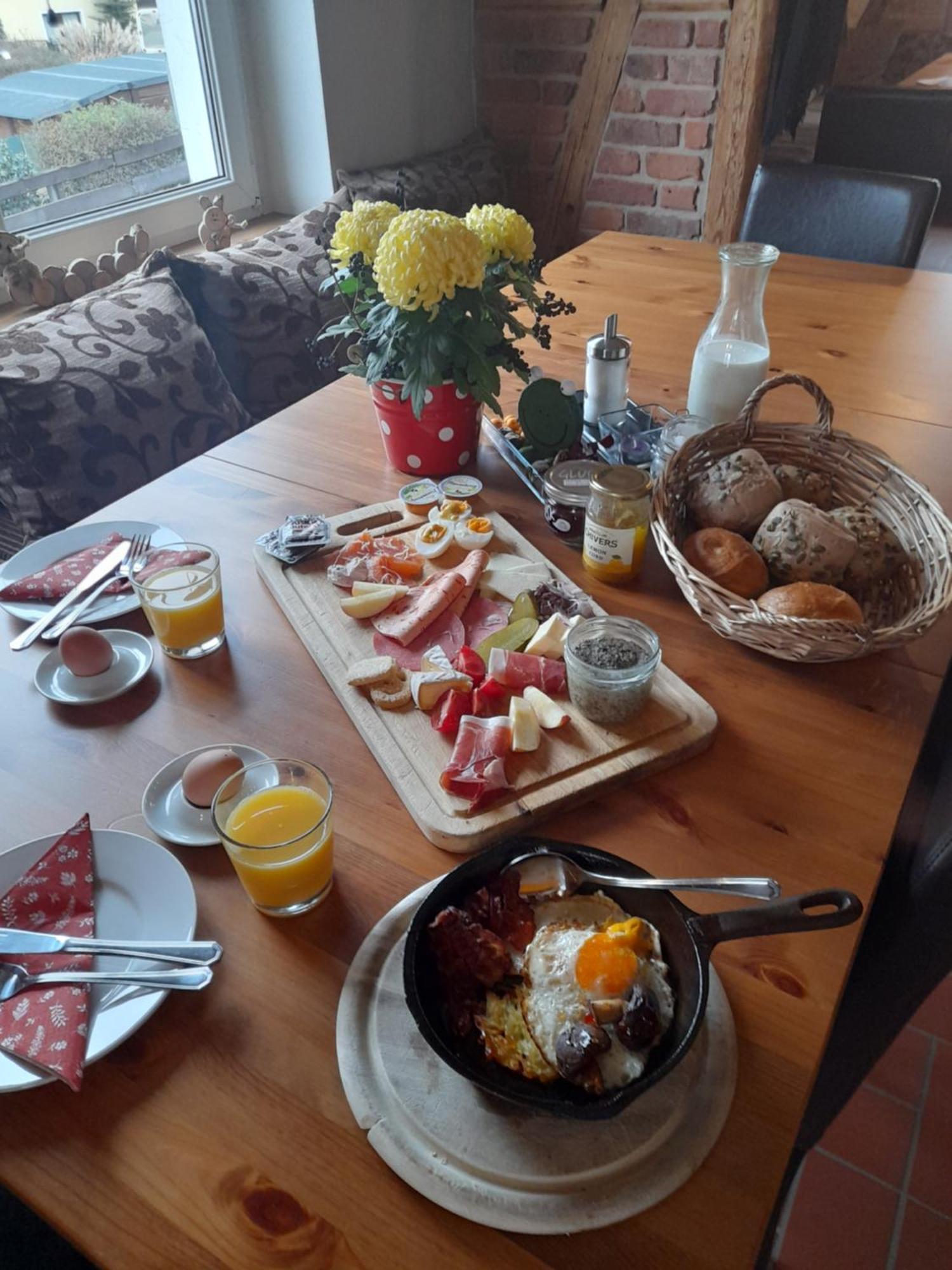Ferienwohnungen Im Vogtland Heinsdorfergrund Стая снимка